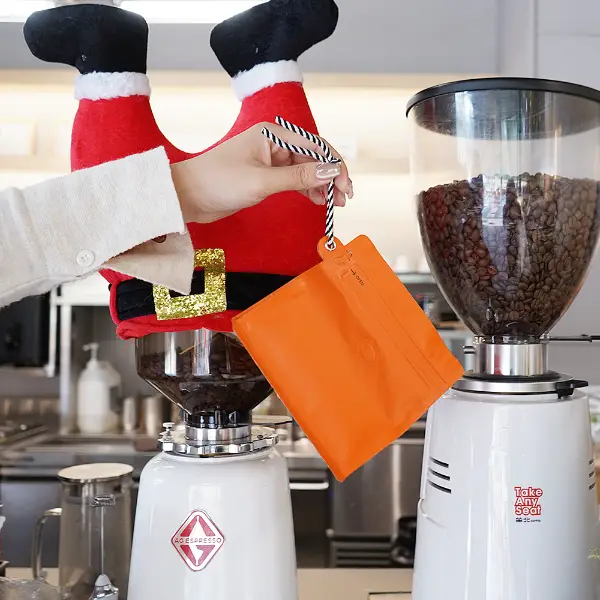Handhaltende 150-g-Serien-Kaffeetüschen mit Lanyard im Café