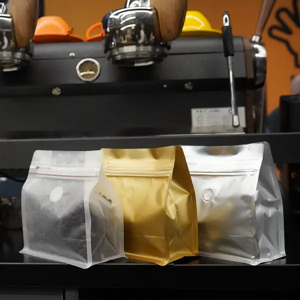 250g horizontale Lagerbeutel mit Kaffeebohnen und Ventil gefüllt