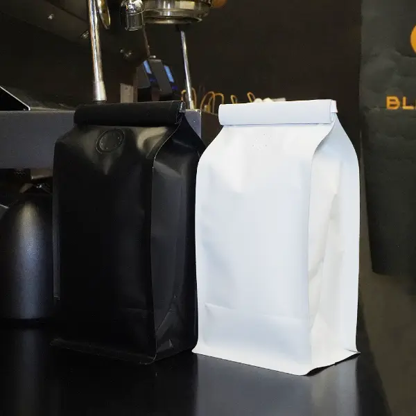 Schwarz-weiße 250g-Streubeutel mit Blechband für Kaffeeverpackungen