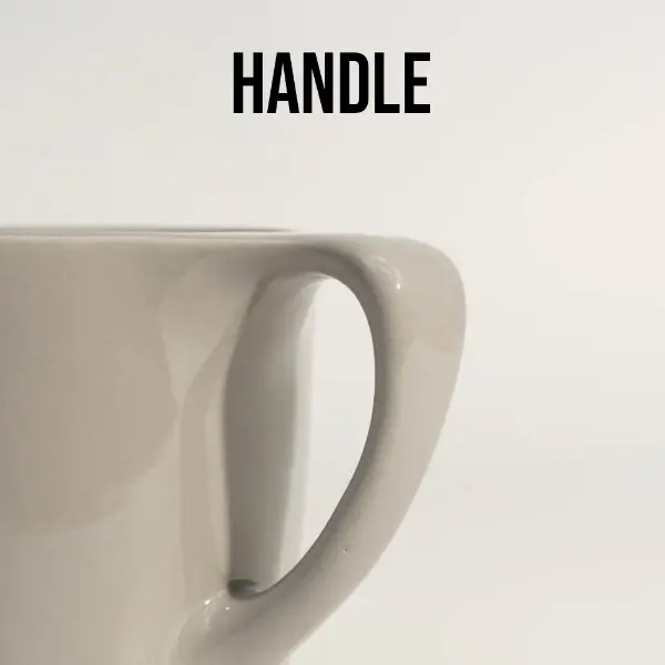 Glatte Glasuroberfläche einer flachmundigen Keramiktasse für Kaffee