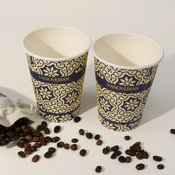 Individuell geprägte Papierkaffeetassen mit hochwertigem Texturdesign