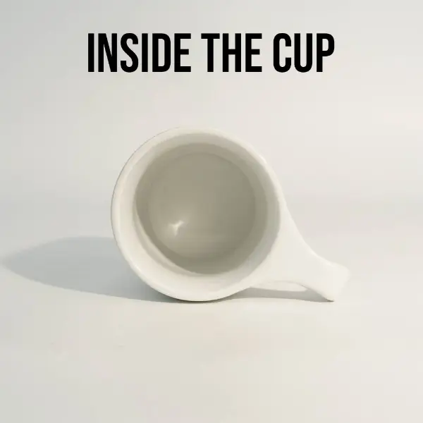 Untenansicht der flachmundigen Keramikkaffeetasse mit stabilem Keramikboden