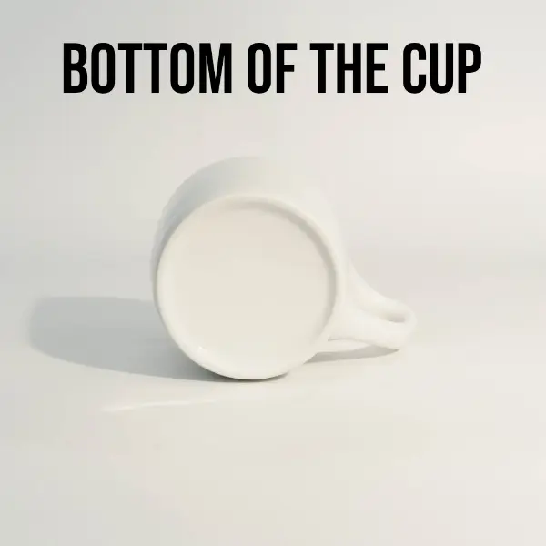 Ergonomisches Griffdetail der Flachmund-Keramik-Kaffeetasse