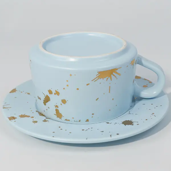 Von unten eine Ansicht der goldblatt-Keramik-Kaffeetasse mit glattem Glasurfinish