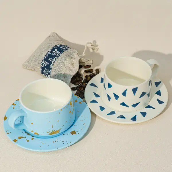 Bedruckte Keramik-Kaffeetasse mit passender Untertasse für Café und Heimgebrauch