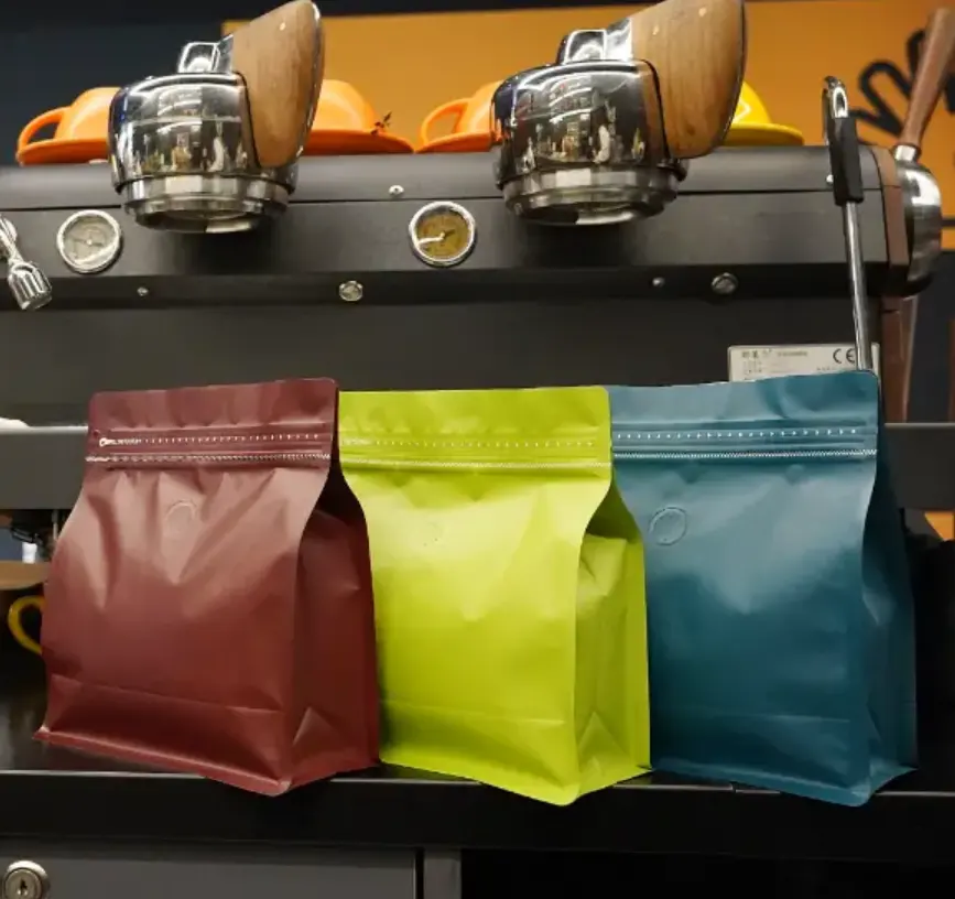 maßgefertigte Kaffeebeutel mit flachem Boden