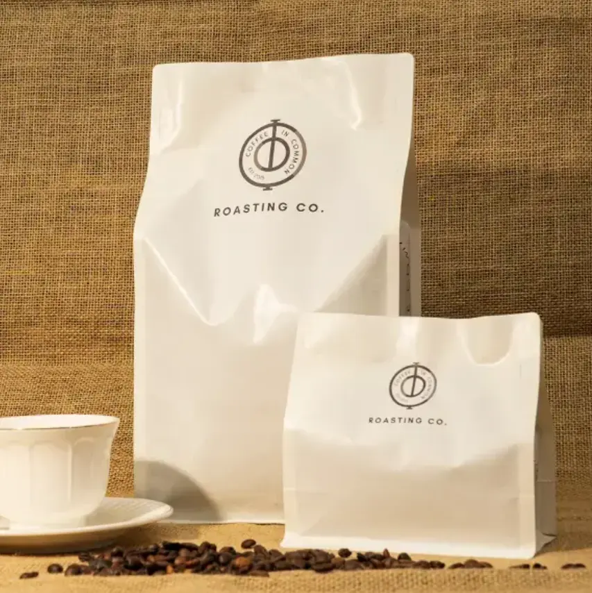 Kaffeebeutel mit flachem Boden und Reißverschluss