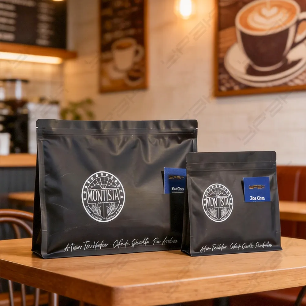 Recycelbare Kaffeebeutel mit Kartenschlitz
